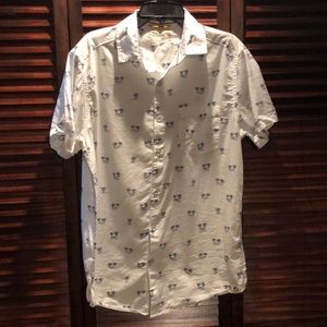 Lightly used free planet Hawaiian shirt